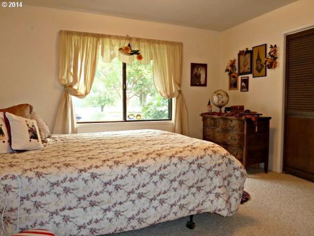 1148 Curry Road Roseburg, OR 97471 - Photo 12 of 16 Gallery Image 12