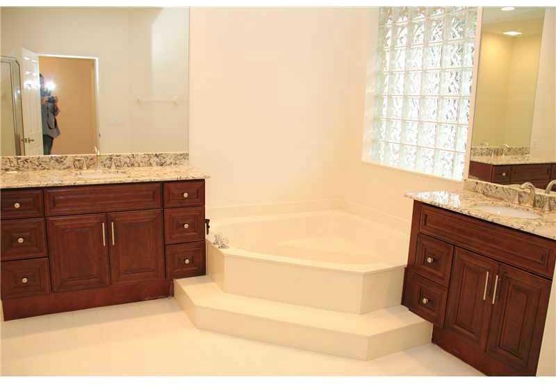 7698 La Corniche Circle Boca Raton, FL 33433 - Photo 4 of 21