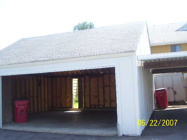 5232 Chatfield Drive, Unit 5232 Memphis, TN 38116 - Photo 4 of 9 view of garage