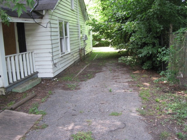 3697 Orchi Road Memphis, TN 38108 - Photo 2 of 14