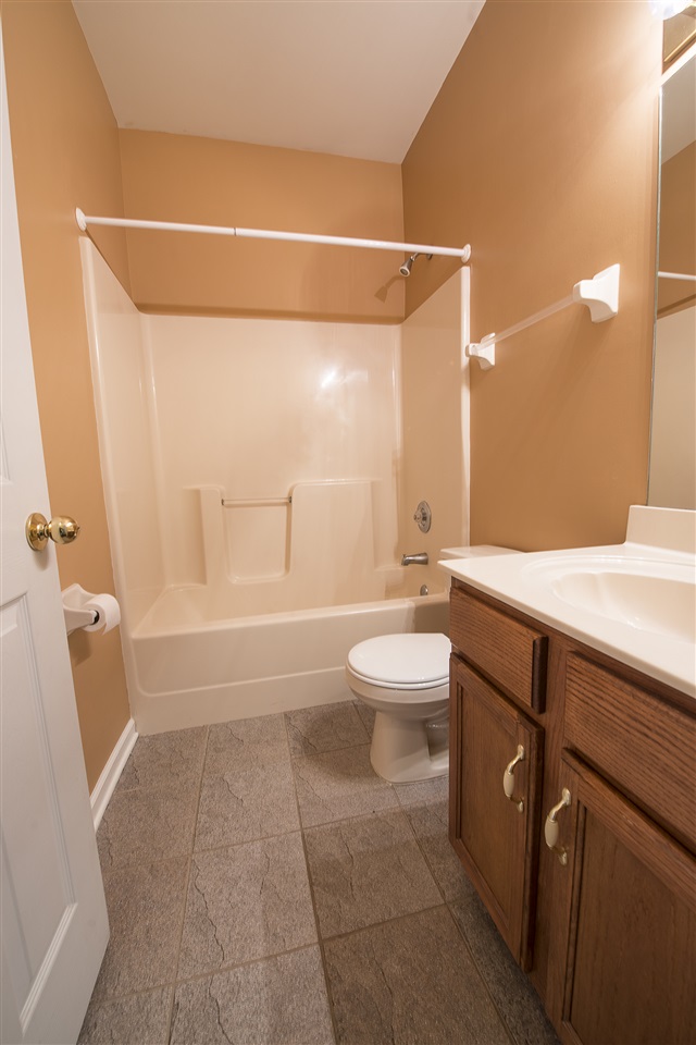 1237 Misty Isle Drive Memphis, TN 38103 - Photo 12 of 22 Bath features an upgraded textured tile floor and nice size vanity.