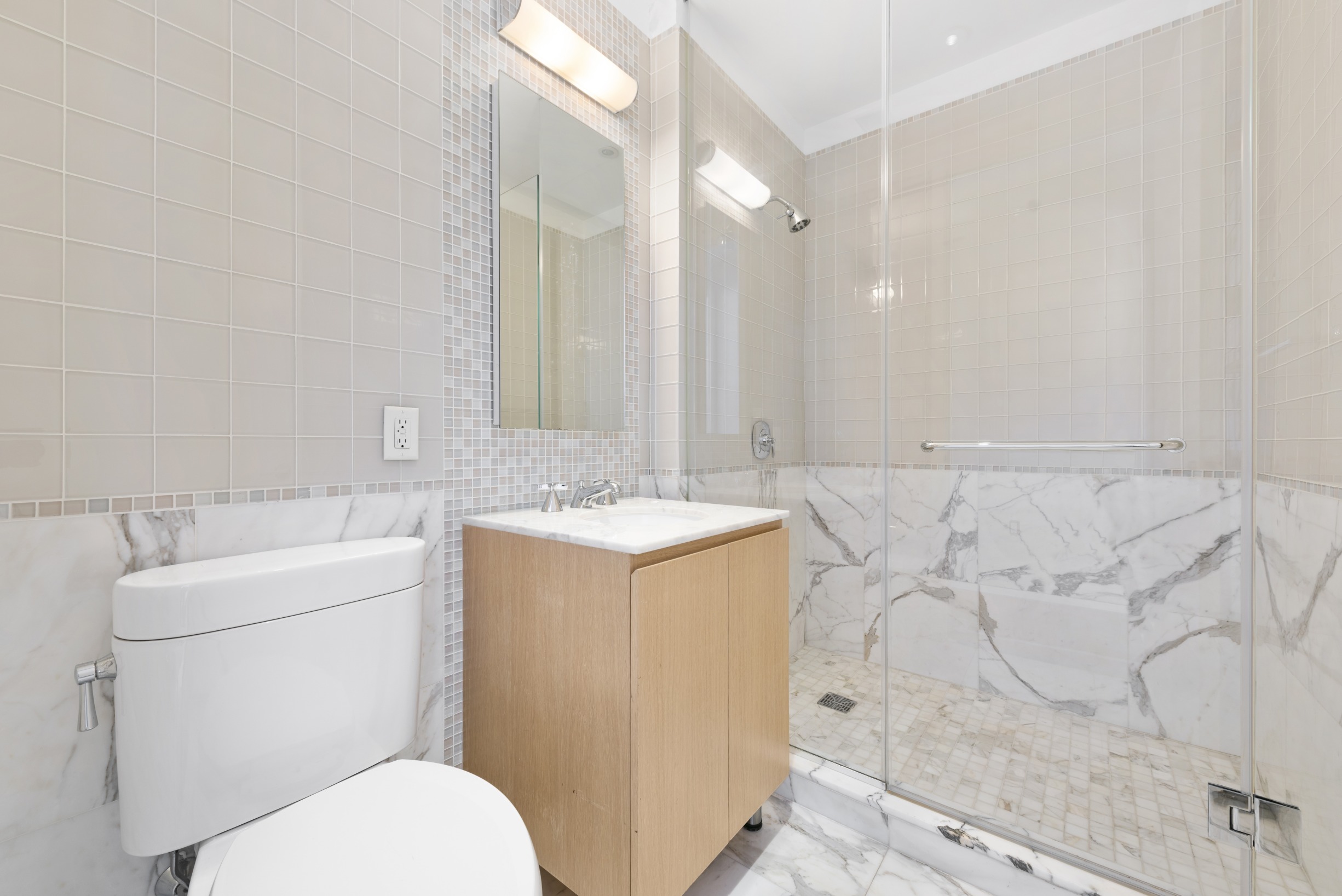 255 East 74th Street, Unit 8C Manhattan, NY 10021 - Photo 5 of 12