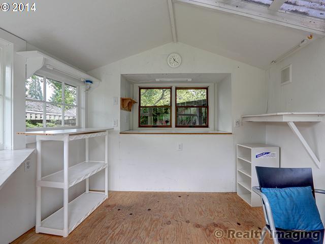 6477 Southwest 46th Place Portland, OR 97221 - Photo 14 of 16 Gallery Image 14