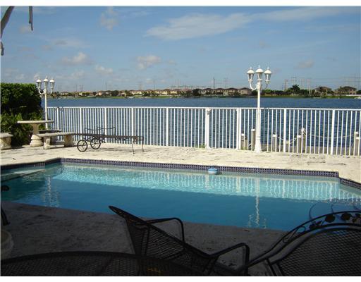 Three Lakes Miami, FL 33186 - Photo 4 of 5