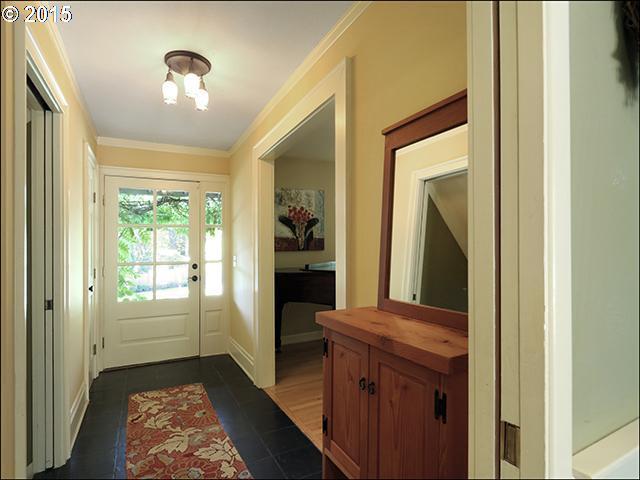 5331 Southwest Santa Monica Court Portland, OR 97221 - Photo 4 of 16