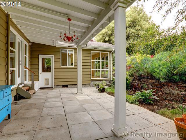 6477 Southwest 46th Place Portland, OR 97221 - Photo 12 of 16 Gallery Image 12