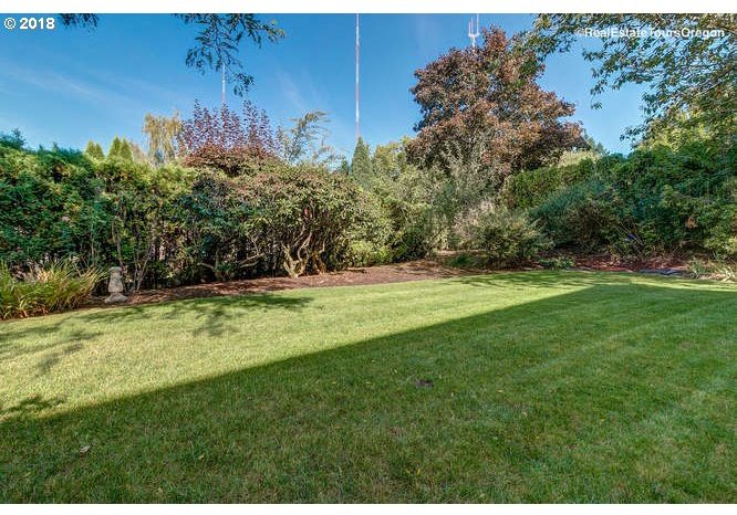7068 Southwest Windemere Loop Portland, OR 97225 - Photo 28 of 28 Gallery Image 28