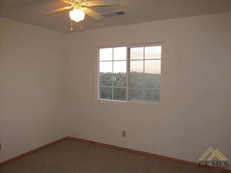 24261 Jacaranda Drive Tehachapi, CA 93561 - Photo 10 of 20