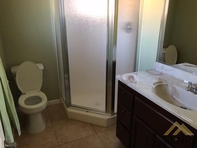 298 McKee Road Bakersfield, CA 93307 - Photo 7 of 10 Gallery Image 7