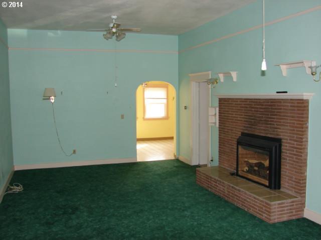 320 Northwest 9th Street Pendleton, OR 97801 - Photo 3 of 9