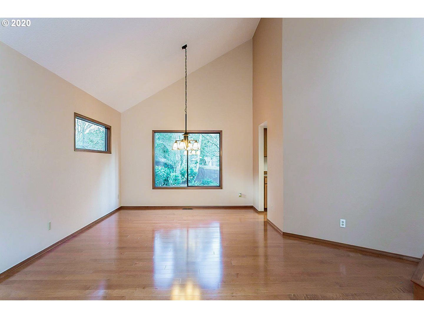 3237 Southwest Luradel Street Portland, OR 97219 - Photo 12 of 27 Gallery Image 12