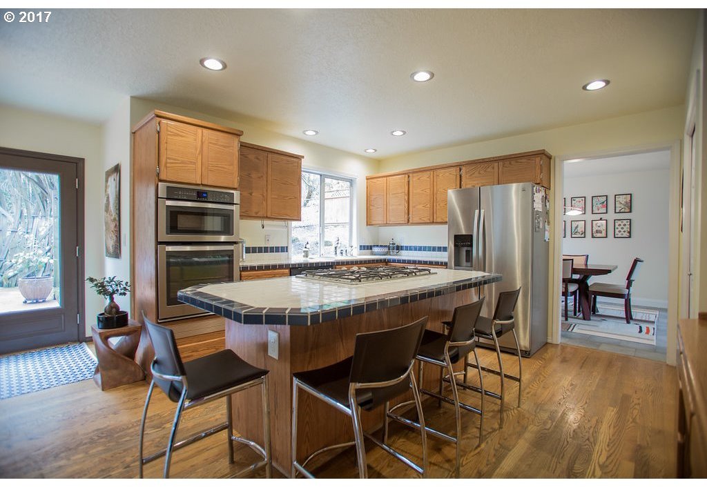 10737 Southwest Inverness Court Portland, OR 97219 - Photo 27 of 32 Gallery Image 27