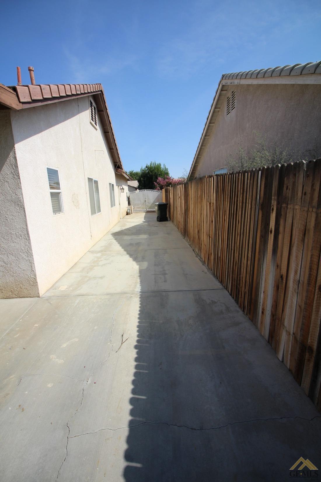 4021 Amherst Forest Road Bakersfield, CA 93313 - Photo 15 of 15 Gallery Image 15