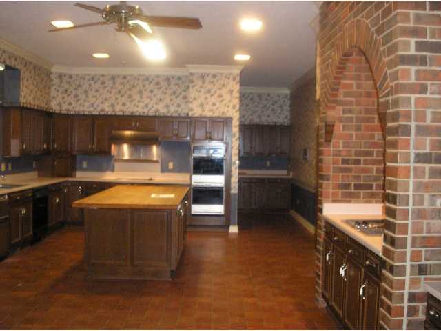 860 North Reid Hooker Road Eads, TN 38028 - Photo 5 of 9 Spacious kitchen has adjacent butler's pantry with storage wall, sink & additional cabinets. Kitchen features an indoor grill and huge island. Big bayed breakfast area overlooks brick walled courtyard.