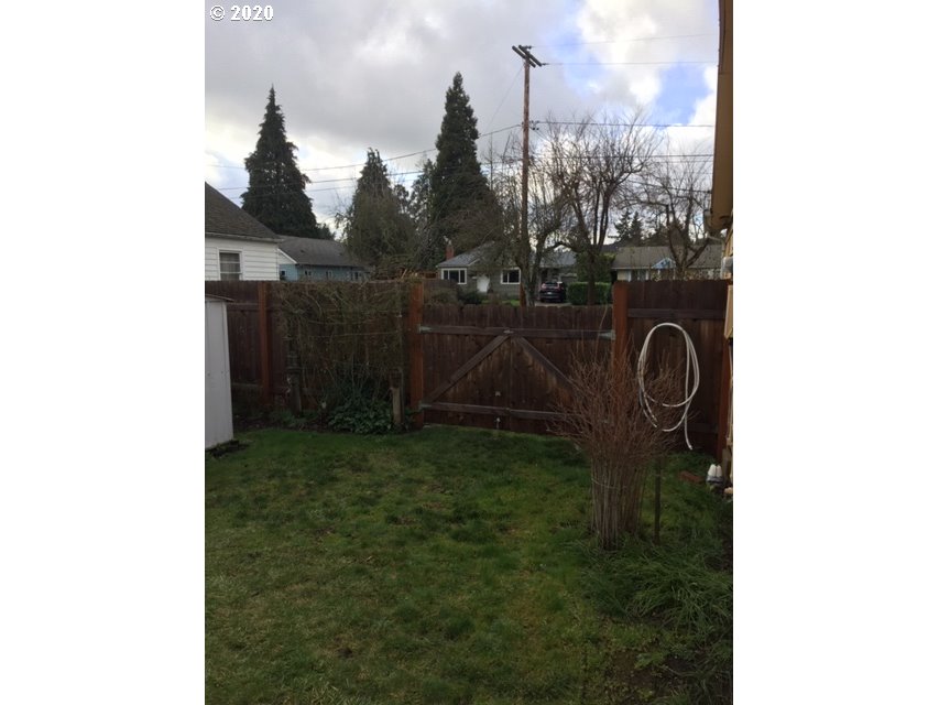 945 6th Street Springfield, OR 97477 - Photo 18 of 20