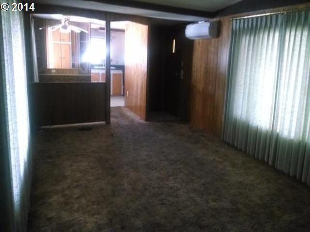 2421 Webster Road Grants Pass, OR 97526 - Photo 6 of 11 Gallery Image 6