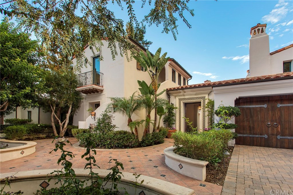 2 Scenic Bluff Newport Coast, CA 92657 - Photo 3 of 33 An inviting front entrnace