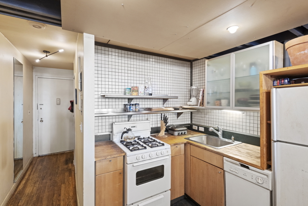 9 Barrow Street, Unit 7J Manhattan, NY 10014 - Photo 3 of 5