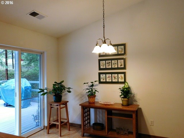 2641 Doerner Road Roseburg, OR 97471 - Photo 9 of 27