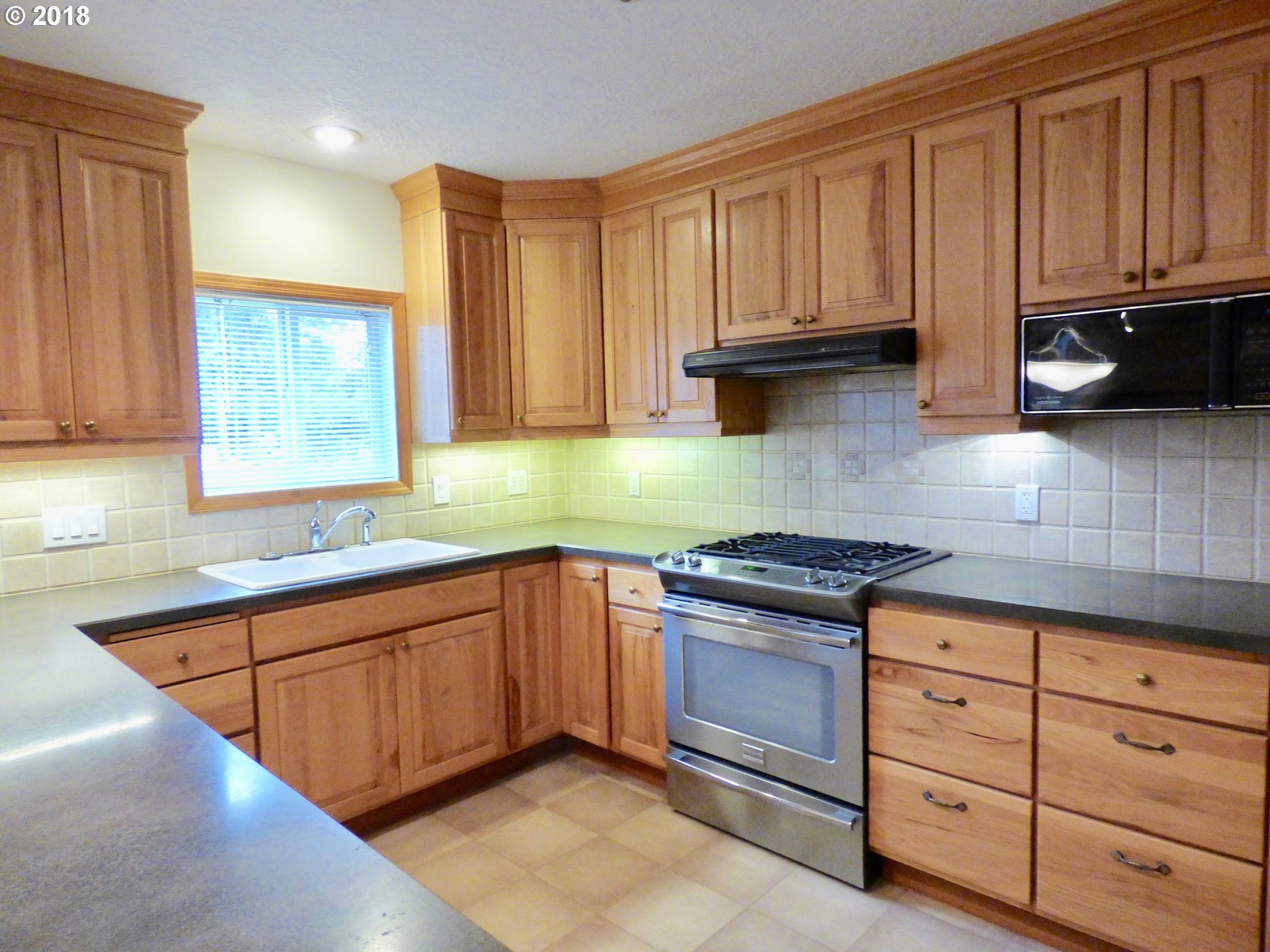 152 Barker Road Oregon City, OR 97045 - Photo 10 of 32 Gallery Image 10