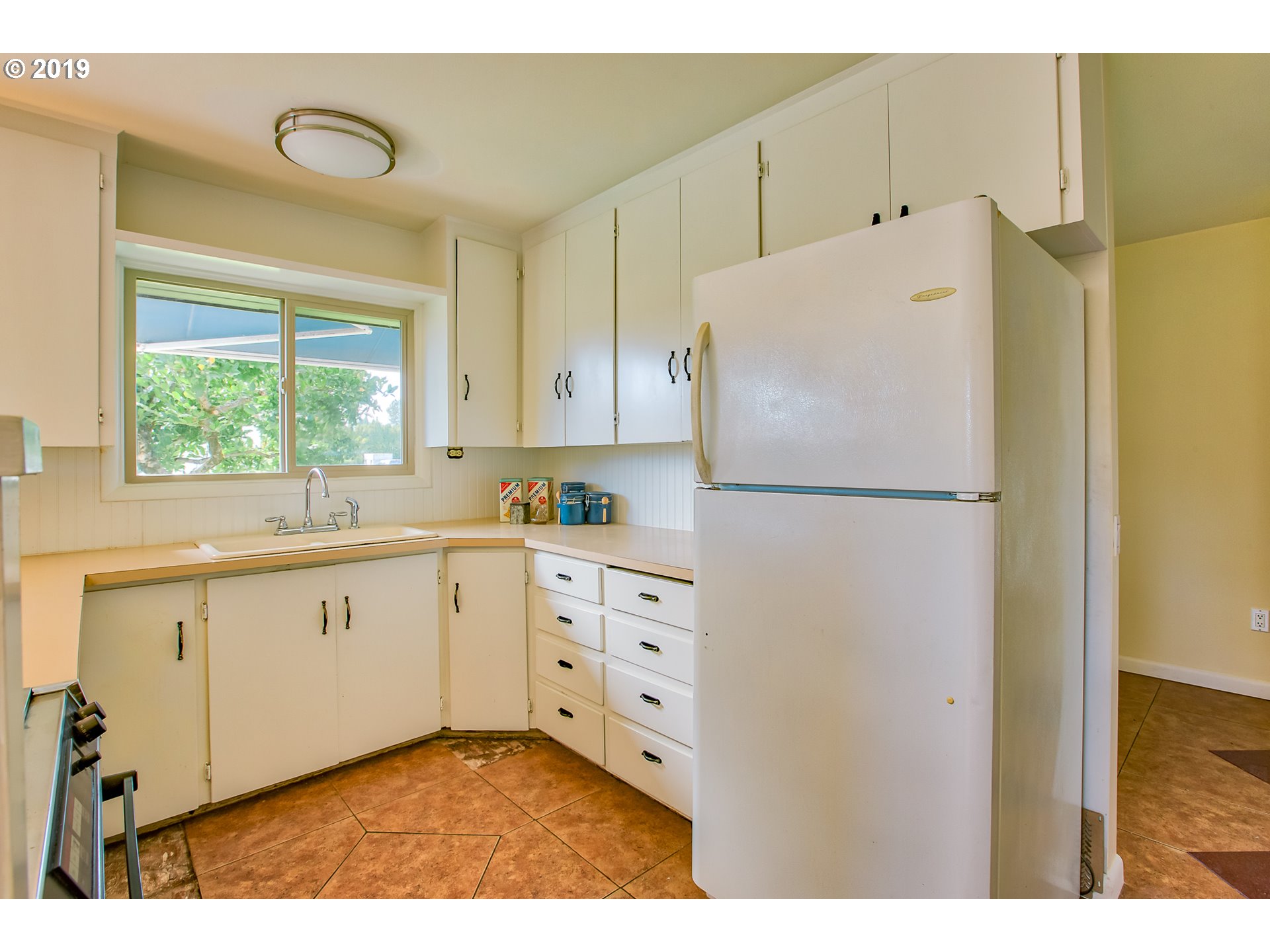 1175 Tucker Road Hood River, OR 97031 - Photo 15 of 31