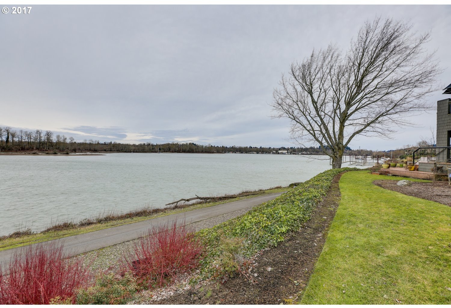 5810 Southwest Riverpoint Lane Portland, OR 97239 - Photo 23 of 32