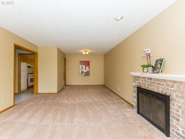 4045 Southeast Hillyard Road Gresham, OR 97080 - Photo 3 of 14 Gallery Image 3