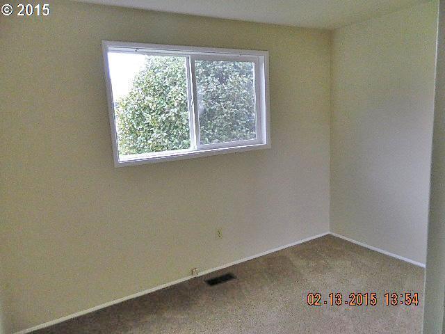1318 Umpqua Road Woodburn, OR 97071 - Photo 5 of 10 Gallery Image 5