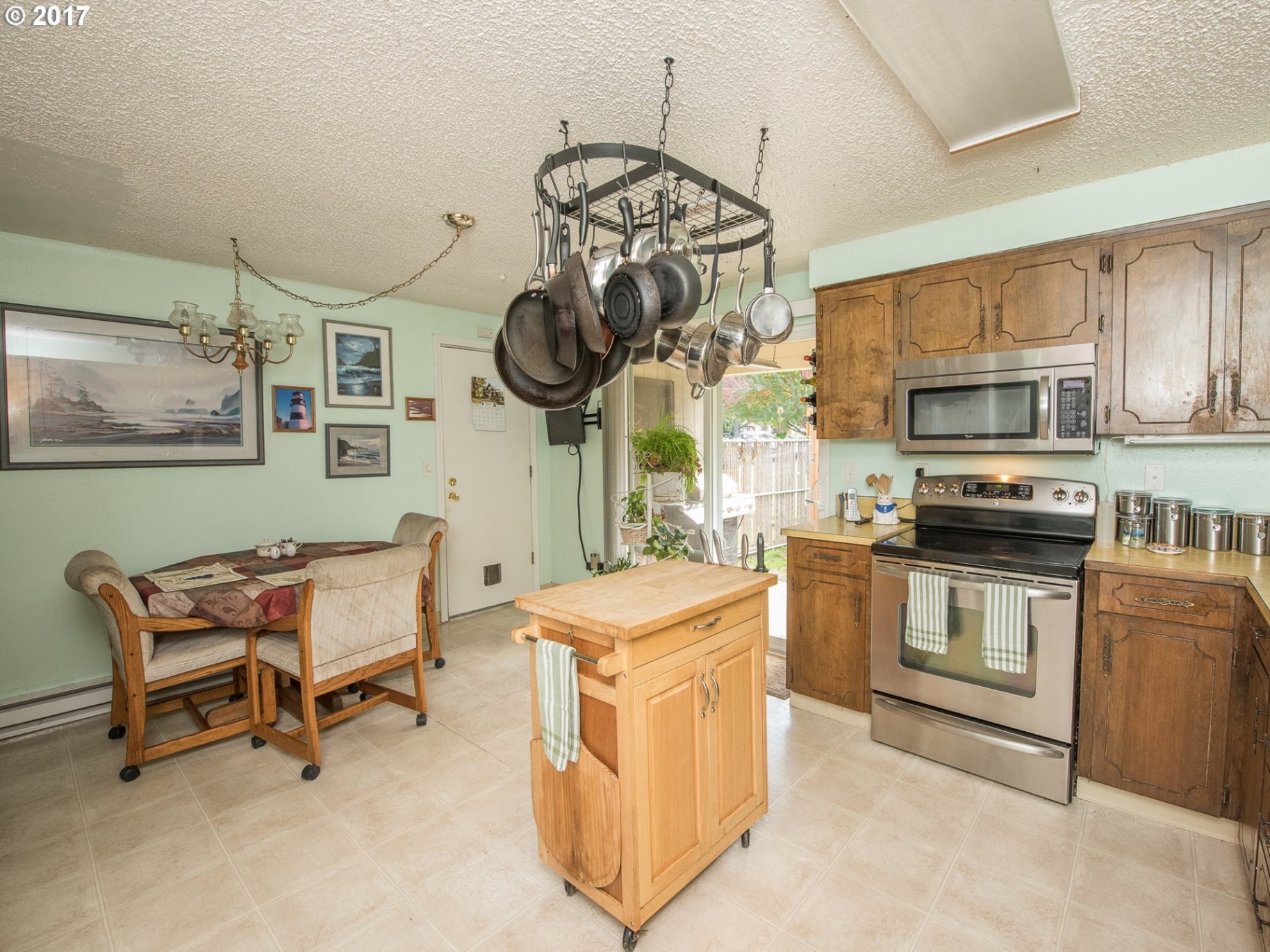 1827 Southeast Regner Road Gresham, OR 97080 - Photo 9 of 31 Gallery Image 9