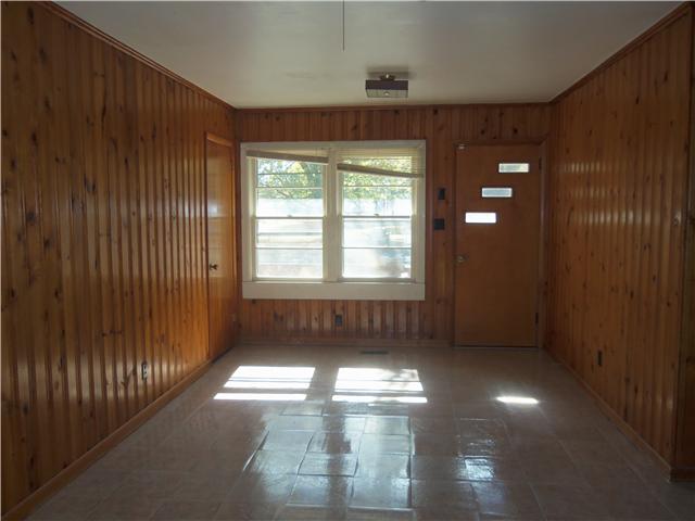 500 Hillwood Road Tullahoma, TN 37388 - Photo 10 of 16 Den with new flooring opens up to the deck