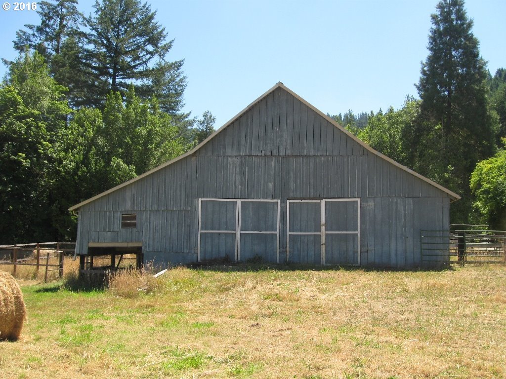15082 Tyee Road Umpqua, OR 97486 - Photo 9 of 25 Gallery Image 9