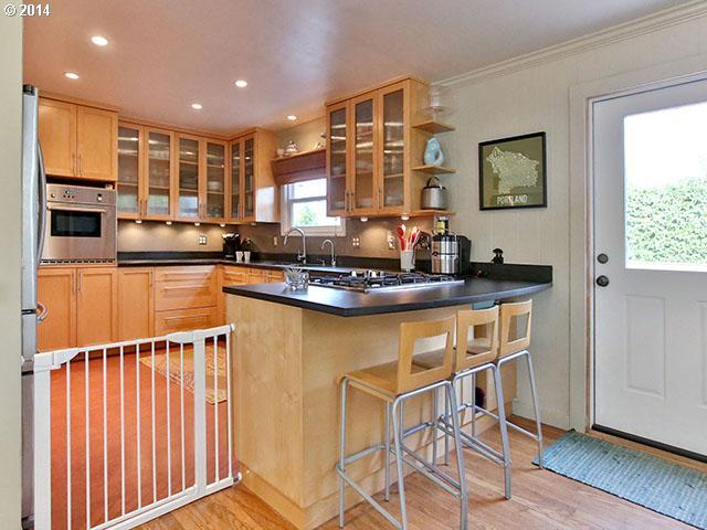 3303 Southwest Huber Street Portland, OR 97219 - Photo 8 of 16 Gallery Image 8