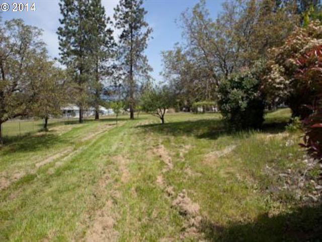 1529 Summit Loop Grants Pass, OR 97527 - Photo 5 of 10 Gallery Image 5