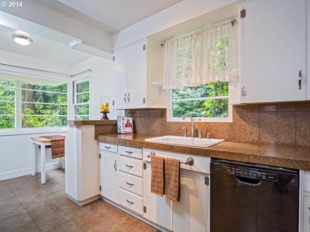601 Southwest Chestnut Street Portland, OR 97219 - Photo 14 of 16 Gallery Image 14