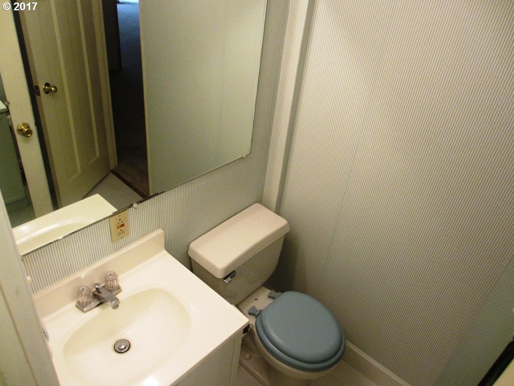 1290 Stanfield Road Woodburn, OR 97071 - Photo 18 of 25 Gallery Image 18