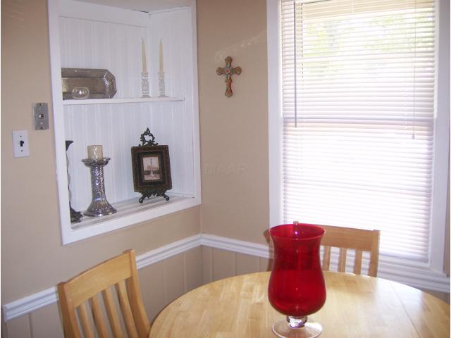 1549 Raymore Road Memphis, TN 38117 - Photo 5 of 12 Enjoy your coffee in this sunny breakfast area!