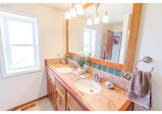 7474 Sherman Road Southeast Aumsville, OR 97325 - Photo 9 of 16 Gallery Image 9