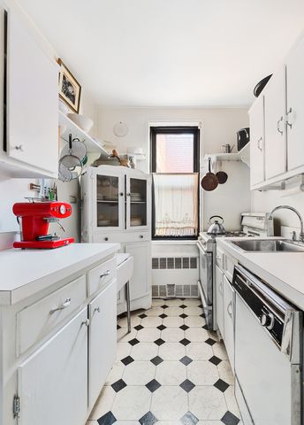 $755,000 | 100 West 12th Street, Unit 6J | West Village