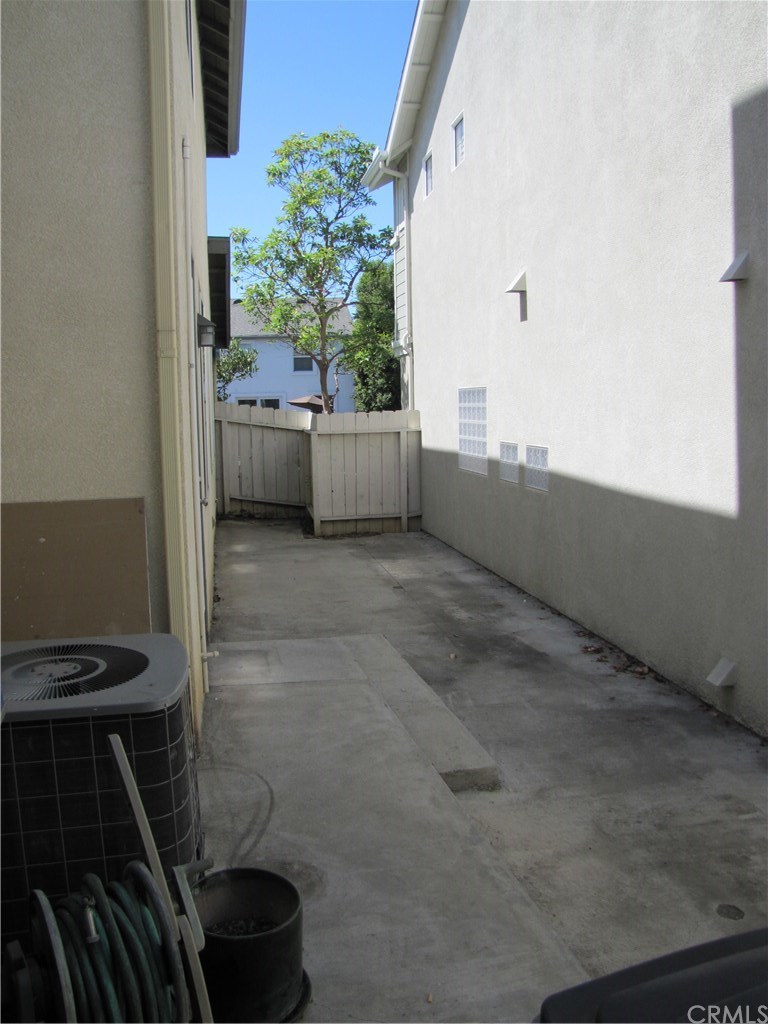 1218 Hickory Drive Carson, CA 90746 - Photo 32 of 36