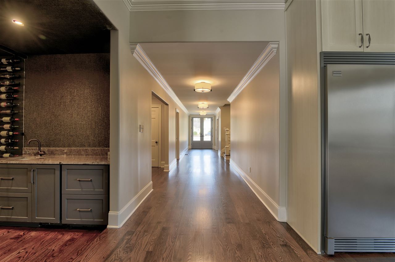 4585 Chickasaw Road Memphis, TN 38117 - Photo 3 of 25