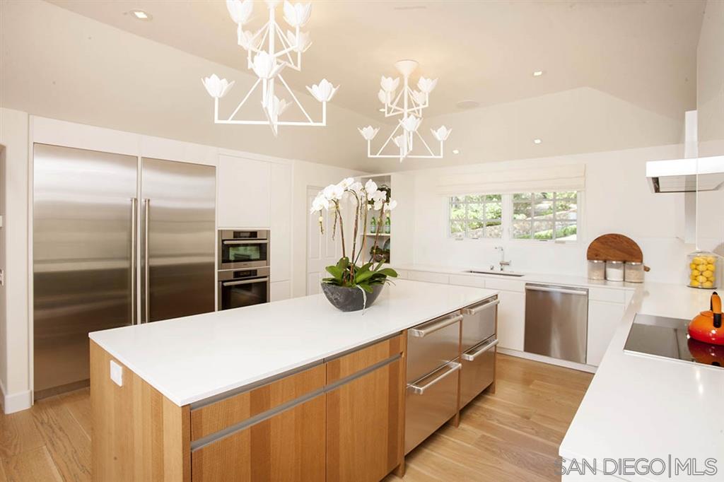 6557 La Valle Plateada Rancho Santa Fe, CA 92067 - Photo 10 of 25