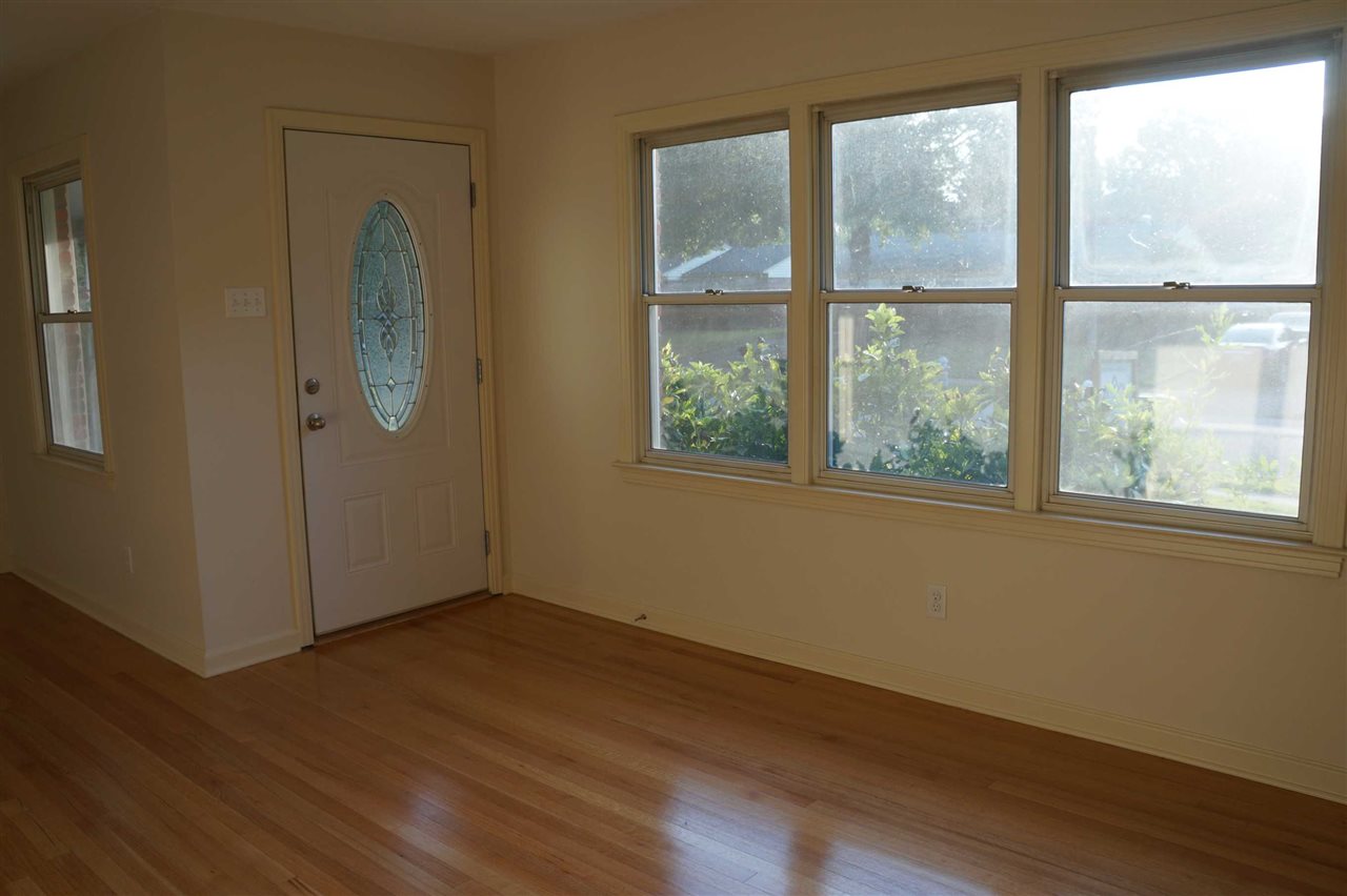 1655 Hopewell Road Memphis, TN 38117 - Photo 3 of 25 Gallery Image 3