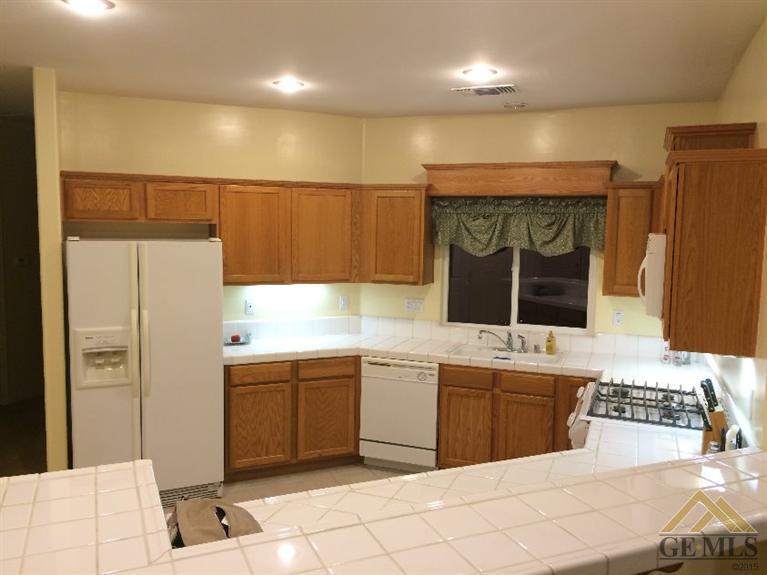 2802 Granite Ridge Place Bakersfield, CA 93313 - Photo 5 of 12 Gallery Image 5