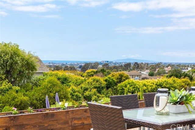 $2,700,000 | 2707 Blue Water Drive, Corona del Mar, CA 92625