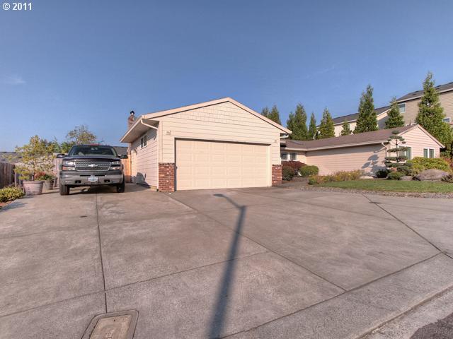1839 Southwest 34th Street Gresham, OR 97080 - Photo 12 of 16 Gallery Image 12