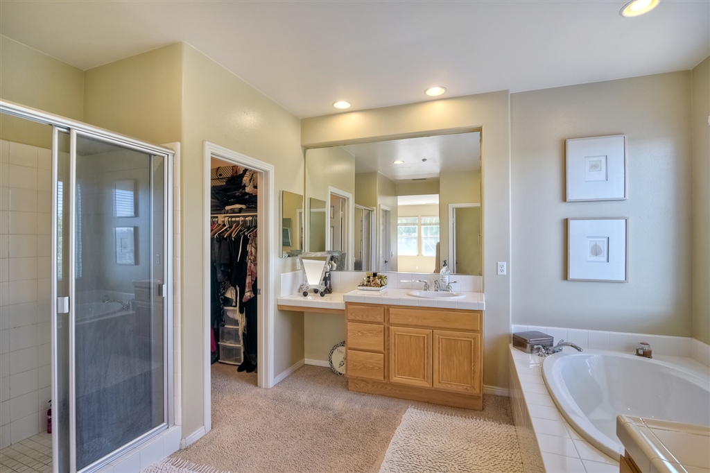 1062 Inverlochy Drive Fallbrook, CA 92028 - Photo 21 of 25 Master bath area