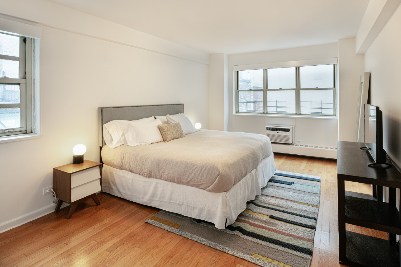 20 East 68th Street, Unit 6F Manhattan, NY 10065 - Photo 4 of 7