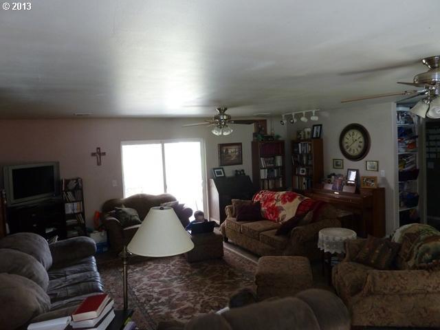 3560 Willis Creek Road Winston, OR 97496 - Photo 7 of 13 Gallery Image 7