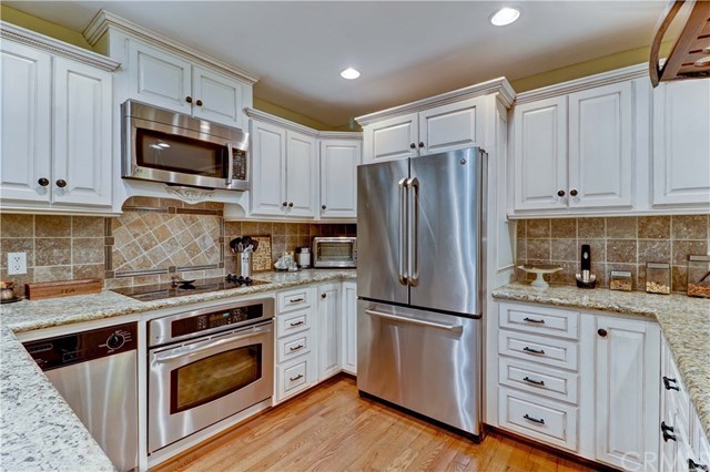 31325 Silverado Canyon Road Silverado, CA 92676 - Photo 1 of 1 Electric stove, oven an microwave