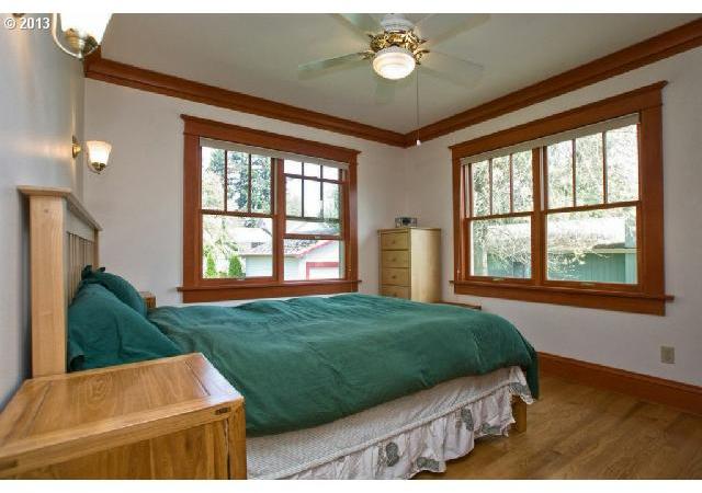 1263 Southwest Carson Street Portland, OR 97219 - Photo 13 of 16 Gallery Image 13